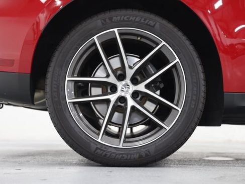 Used 2025 Porsche Macan AWD/4WD image 18