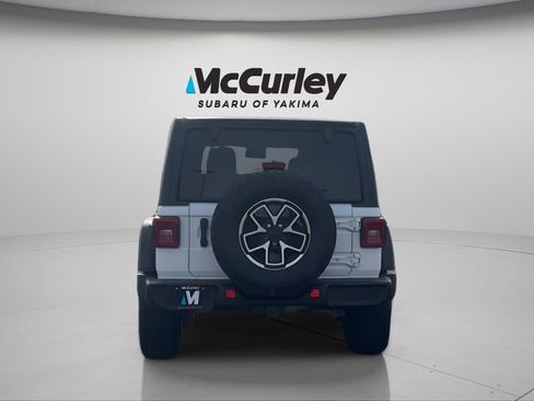 Used 2024 Jeep Wrangler Unlimited Rubicon AWD/4WD image 4