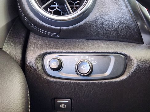 Used 2025 Chevrolet Blazer LT image 23