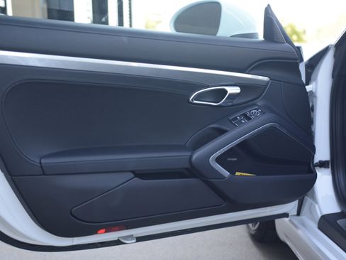 Certified 2024 Porsche 718 Boxster RWD image 13