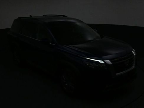 Used 2025 Nissan Pathfinder SV FWD image 31