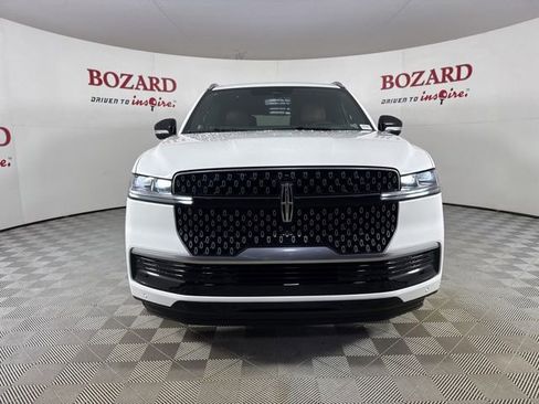 New 2025 Lincoln Navigator Reserve image 2