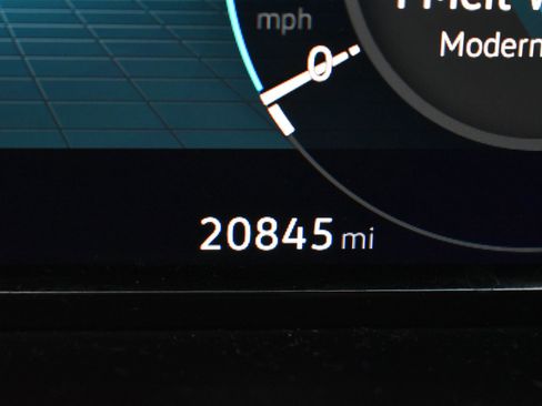 Used 2025 Volkswagen Atlas Cross Sport SE image 29