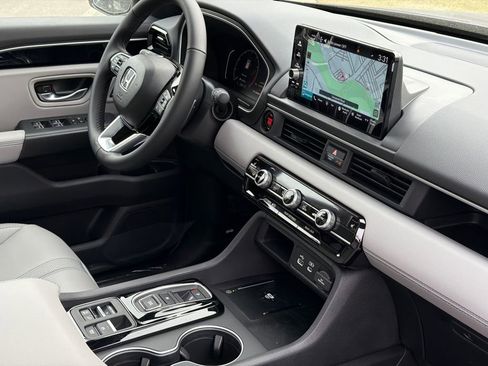 New 2025 Honda Pilot Touring image 10
