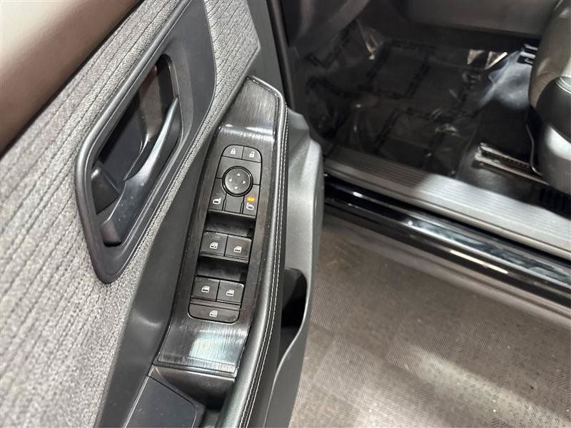 Used 2022 Nissan Rogue S AWD/4WD image 29