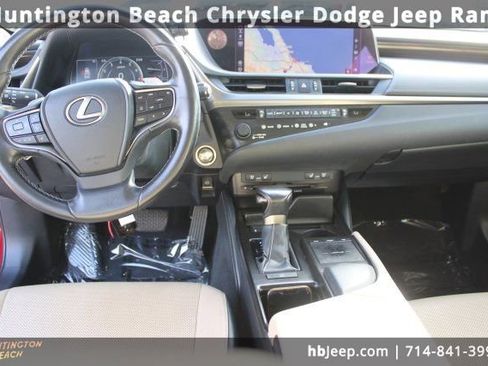 Used 2019 Lexus ES 350 w/ Premium Package image 12