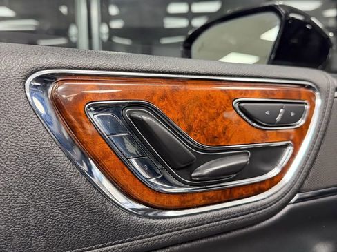 Used 2020 Lincoln Continental Sedan 4D image 27