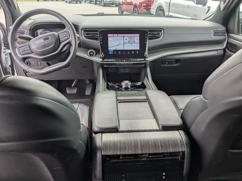 Used 2024 Jeep Wagoneer Series II AWD/4WD image 5