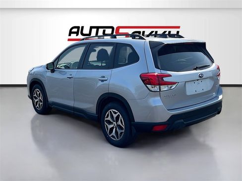 Used 2024 Subaru Forester Premium image 5