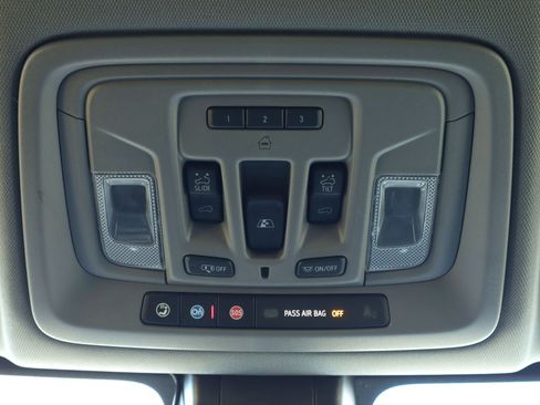 Used 2021 GMC Sierra 2500 Denali w/ Denali Ultimate Package image 25