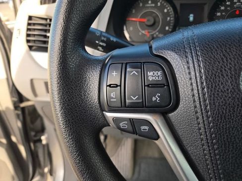 Certified 2017 Toyota Sienna LE FWD image 25
