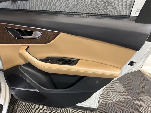 Used 2022 Audi Q7 3.0T Prestige image 15