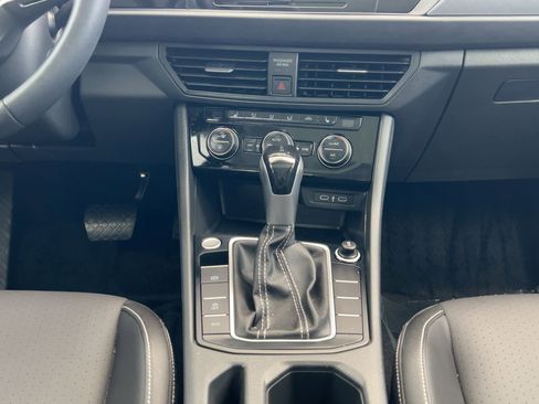 Certified 2024 Volkswagen Jetta SE image 19