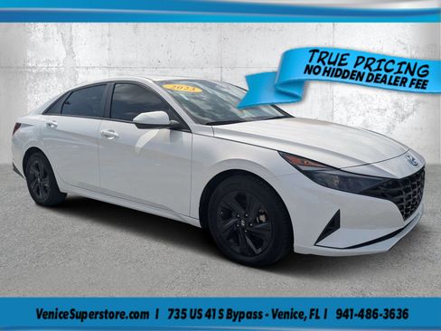 Used 2023 Hyundai Elantra SEL w/ Preferred Accessory Package FWD image 1