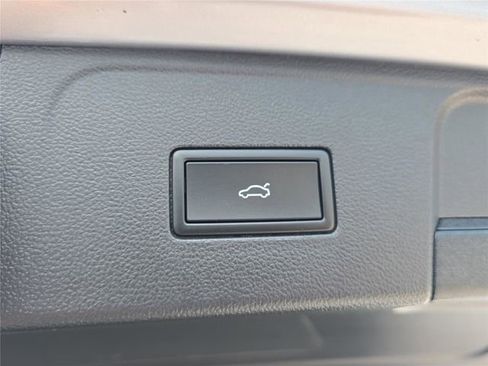 Used 2026 Volkswagen Atlas SE FWD image 30