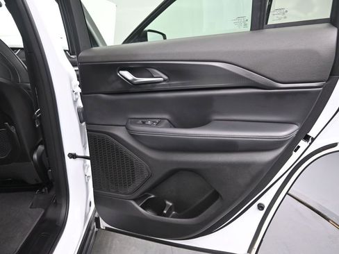 Used 2024 Jeep Grand Cherokee Laredo w/ Luxury Tech Group I AWD/4WD image 16