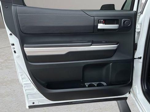 Used 2017 Toyota Tundra SR5 AWD/4WD image 13