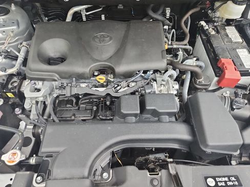 Used 2025 Toyota RAV4 XLE AWD/4WD image 38