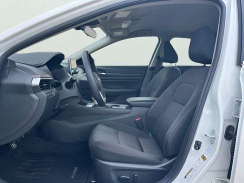 Used 2025 Nissan Altima 2.5 SV FWD image 15