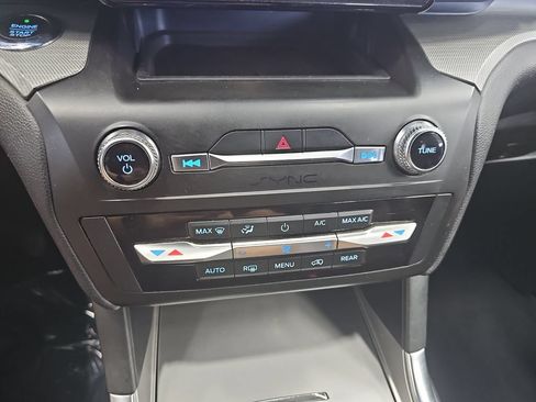 Used 2020 Ford Explorer XLT w/ Equipment Group 202A AWD/4WD image 20