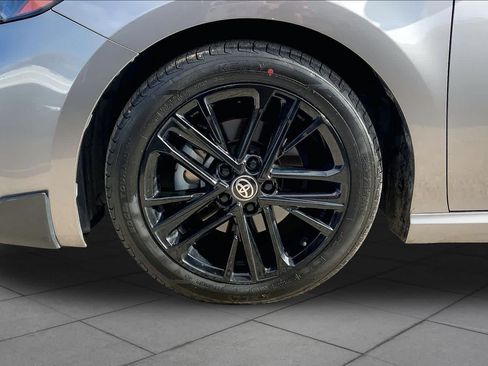 Used 2025 Toyota Camry SE FWD image 11