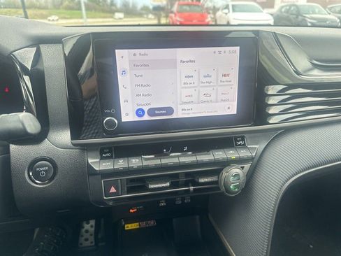 Used 2025 Toyota Camry SE image 9