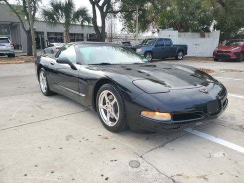 Used 2004 Chevrolet Corvette Coupe image 5