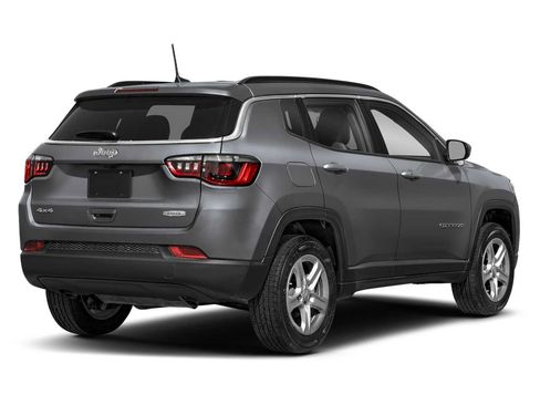Used 2024 Jeep Compass Latitude w/ Convenience Group AWD/4WD image 2