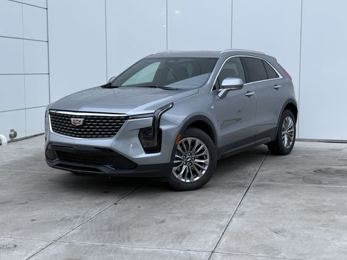 Used 2024 Cadillac XT4 Premium Luxury image 2