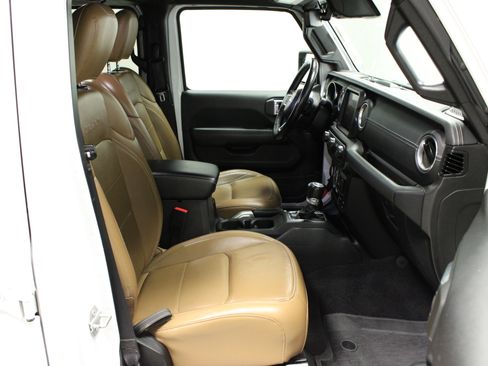 Used 2022 Jeep Wrangler Unlimited Sahara w/ Cold Weather Group image 15