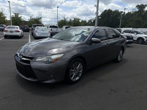 Used 2015 Toyota Camry SE w/ Moonroof Package image 15