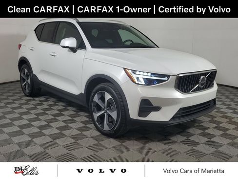 Certified 2025 Volvo XC40 B5 Core image 1