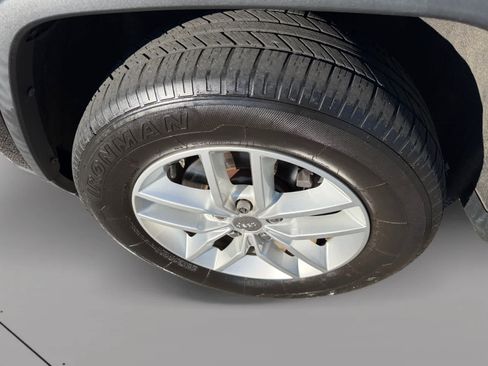Used 2018 Jeep Grand Cherokee Laredo AWD/4WD image 9