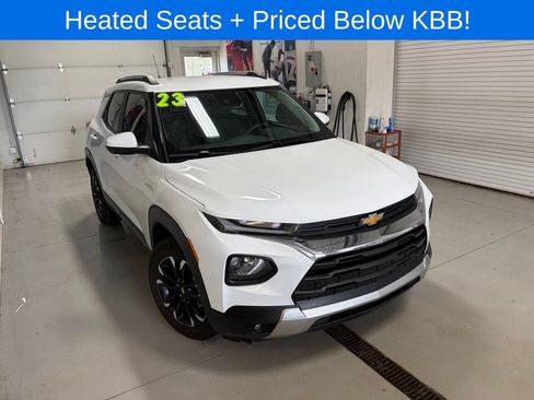 Used 2023 Chevrolet TrailBlazer LT w/ Convenience Package FWD image 2