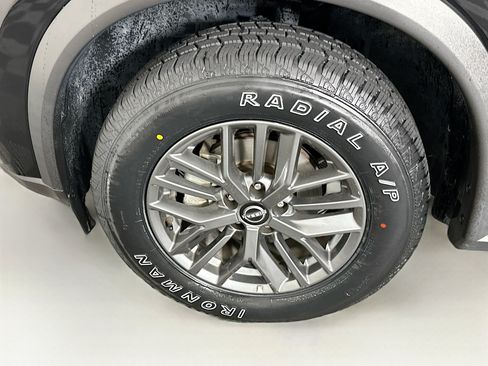 Used 2023 Nissan Rogue S FWD image 11