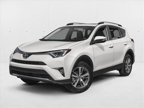 Used 2018 Toyota RAV4 XLE image 1