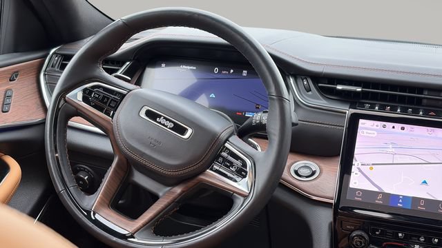 Used 2023 Jeep Grand Cherokee Summit w/ Adv Protech Group IV AWD/4WD image 17