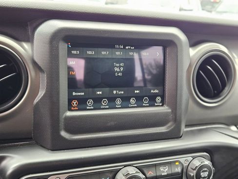 Used 2022 Jeep Gladiator Sport image 18