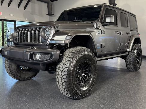 Used 2024 Jeep Wrangler Unlimited w/ Convenience Group image 5