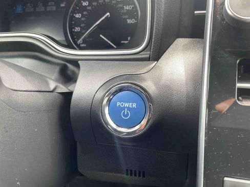 Used 2019 Toyota Avalon XLE image 35