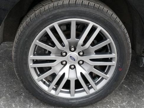 Used 2024 Ford Expedition Platinum image 5