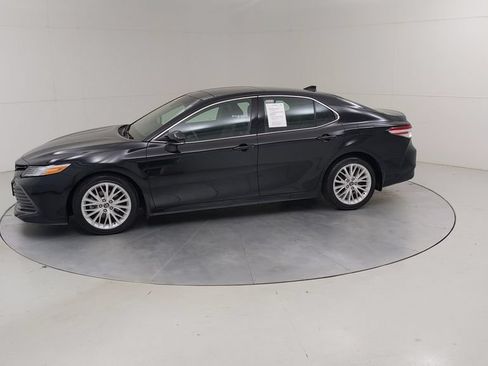 Used 2018 Toyota Camry XLE FWD image 18
