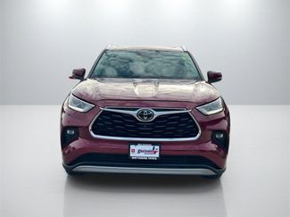 Certified 2022 Toyota Highlander Platinum video 2