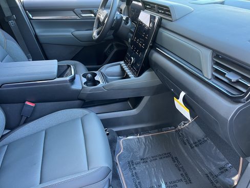 New 2027 GMC Terrain AT4 w/ Convenience Package III AWD/4WD image 24