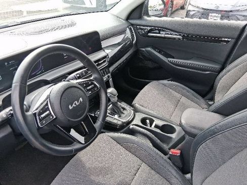 Used 2025 Kia Seltos S FWD image 14