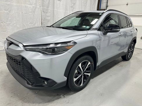 Used 2025 Toyota Corolla Cross XSE image 3