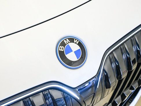 New 2026 BMW 750e xDrive image 8