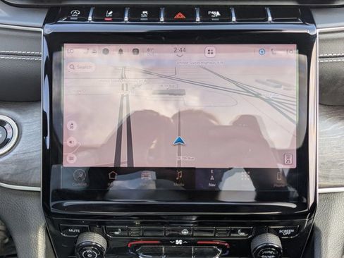 Used 2023 Jeep Grand Cherokee Limited w/ Black Appearance Package image 13