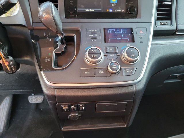 Used 2015 Toyota Sienna SE FWD image 12
