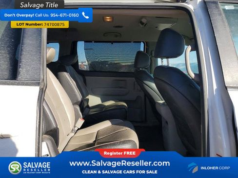 Used 2017 Kia Sedona LX w/ LX Essentials Premium Package image 15